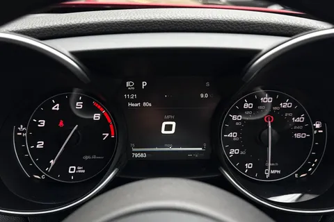 FN67OPU Alfa Romeo Giulia 2.0T Veloce Auto Euro 6 (s/s) 4dr Thumbnail #42