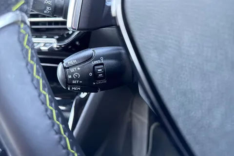 FN72VMR PEUGEOT 2008 1.2 PureTech GT EAT Euro 6 (s/s) 5dr Thumbnail #42