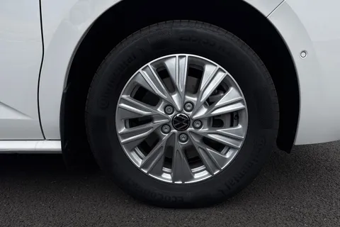 DG26BZN Volkswagen California Beach T7 SWB 245PS 1.5 eHybrid DSG - Parking Package Thumbnail #9