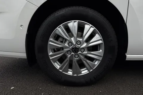 DG26BZN Volkswagen California Beach T7 SWB 245PS 1.5 eHybrid DSG - Parking Package Thumbnail #10