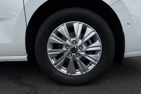 DG26BZN Volkswagen California Beach T7 SWB 245PS 1.5 eHybrid DSG - Parking Package Thumbnail #11