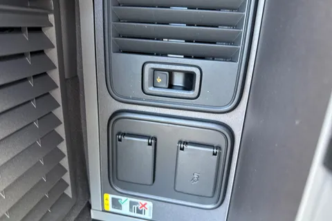 DG26BZN Volkswagen California Beach T7 SWB 245PS 1.5 eHybrid DSG - Parking Package Thumbnail #43