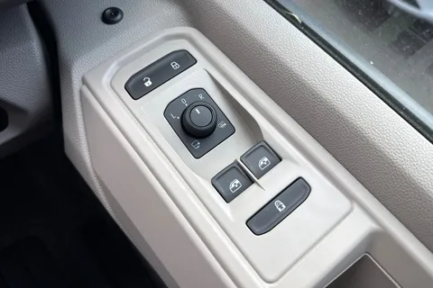 DG26BZN Volkswagen California Beach T7 SWB 245PS 1.5 eHybrid DSG - Parking Package Thumbnail #46