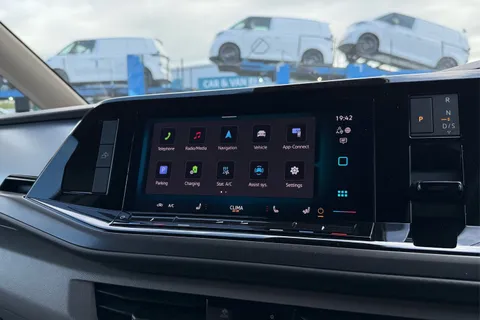 DG26BZN Volkswagen California Beach T7 SWB 245PS 1.5 eHybrid DSG - Parking Package Thumbnail #55