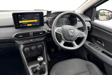 18 of 61 for Dacia Sandero 1.0 TCe Comfort Euro 6 (s/s) 5dr
