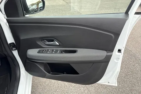 21 of 61 for Dacia Sandero 1.0 TCe Comfort Euro 6 (s/s) 5dr