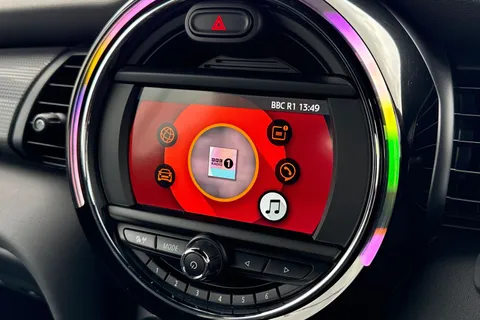 DK68OOW Mini Convertible 1.5 Cooper Sport Steptronic Euro 6 (s/s) 2dr Thumbnail #17