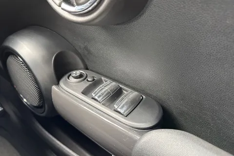 DK68OOW Mini Convertible 1.5 Cooper Sport Steptronic Euro 6 (s/s) 2dr Thumbnail #21