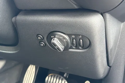 DK68OOW Mini Convertible 1.5 Cooper Sport Steptronic Euro 6 (s/s) 2dr Thumbnail #34