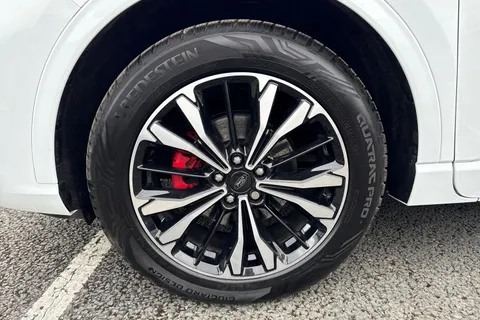 DN72CBO Ford Kuga 2.5 Duratec 14.4kWh ST-Line X Edition CVT Euro 6 (s/s) 5dr Thumbnail #12