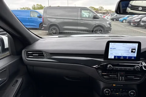 DN72CBO Ford Kuga 2.5 Duratec 14.4kWh ST-Line X Edition CVT Euro 6 (s/s) 5dr Thumbnail #20