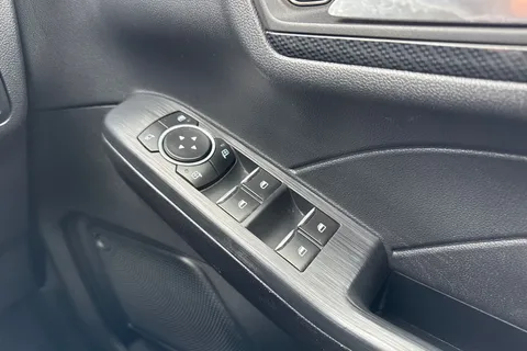 DN72CBO Ford Kuga 2.5 Duratec 14.4kWh ST-Line X Edition CVT Euro 6 (s/s) 5dr Thumbnail #21