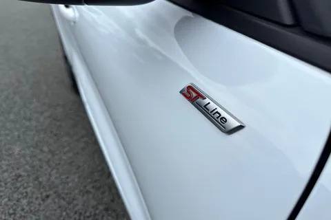 DN72CBO Ford Kuga 2.5 Duratec 14.4kWh ST-Line X Edition CVT Euro 6 (s/s) 5dr Thumbnail #31