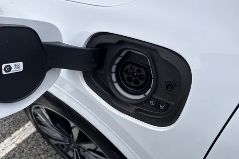 DN72CBO Ford Kuga 2.5 Duratec 14.4kWh ST-Line X Edition CVT Euro 6 (s/s) 5dr Thumbnail #34