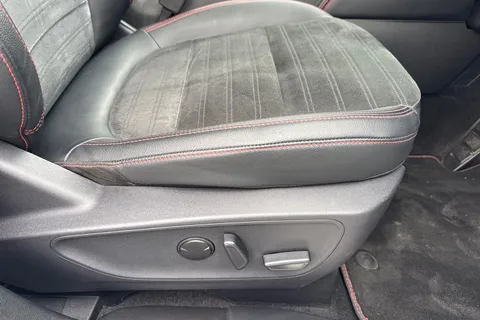 DN72CBO Ford Kuga 2.5 Duratec 14.4kWh ST-Line X Edition CVT Euro 6 (s/s) 5dr Thumbnail #42