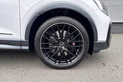  Audi SQ2 2.0 TFSI Black Edition S Tronic quattro Euro 6 (s/s) 5dr Thumbnail #10