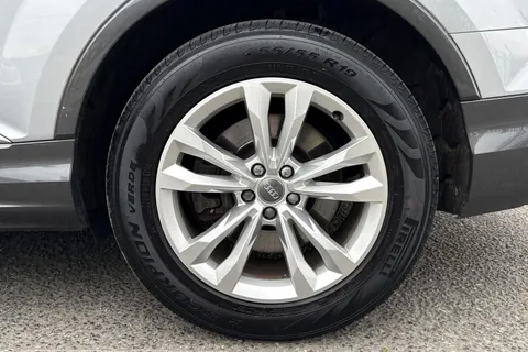 HJ70NPZ Audi Q7 3.0 TFSIe V6 55 Sport Tiptronic quattro Euro 6 (s/s) 5dr 14.1kWh Thumbnail #11