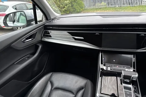 HJ70NPZ Audi Q7 3.0 TFSIe V6 55 Sport Tiptronic quattro Euro 6 (s/s) 5dr 14.1kWh Thumbnail #20