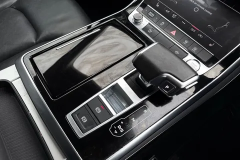 HJ70NPZ Audi Q7 3.0 TFSIe V6 55 Sport Tiptronic quattro Euro 6 (s/s) 5dr 14.1kWh Thumbnail #23