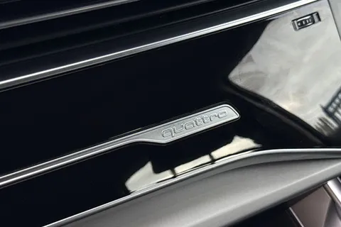 HJ70NPZ Audi Q7 3.0 TFSIe V6 55 Sport Tiptronic quattro Euro 6 (s/s) 5dr 14.1kWh Thumbnail #32