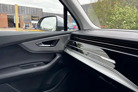 HJ70NPZ Audi Q7 3.0 TFSIe V6 55 Sport Tiptronic quattro Euro 6 (s/s) 5dr 14.1kWh Thumbnail #36