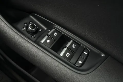 HJ70NPZ Audi Q7 3.0 TFSIe V6 55 Sport Tiptronic quattro Euro 6 (s/s) 5dr 14.1kWh Thumbnail #37