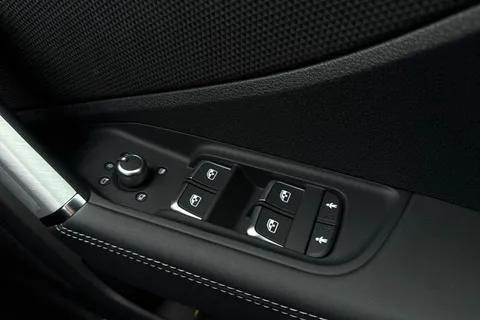  Audi SQ2 2.0 TFSI Black Edition S Tronic quattro Euro 6 (s/s) 5dr Thumbnail #45