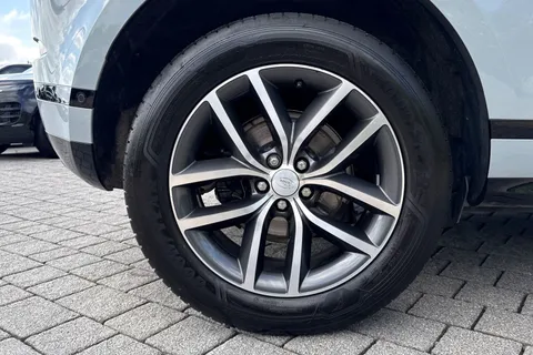 DU75YPD Land Rover Range Rover Evoque 2.0 D200 Dynamic SE 5dr Thumbnail #36