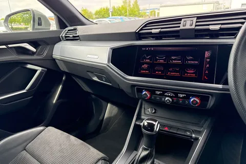 DG20EKT Audi Q3 2.0 TFSI 45 S line S Tronic quattro Euro 6 (s/s) 5dr Thumbnail #45