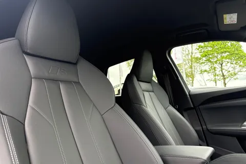 PX26KAU Audi Q5 SUV S line TDI quattro 204 PS S tronic Thumbnail #24