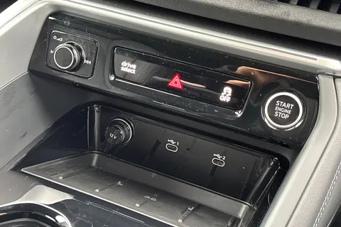 PX26KAU Audi Q5 SUV S line TDI quattro 204 PS S tronic Thumbnail #60