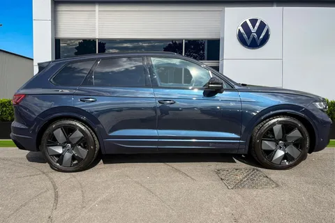 MJ75JFG Volkswagen Touareg 3.0 V6 TDI 4Motion 286 Black Edition 5dr Tip Auto **TOW BAR, DRIVER PACK** Thumbnail #3