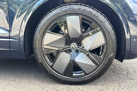 MJ75JFG Volkswagen Touareg 3.0 V6 TDI 4Motion 286 Black Edition 5dr Tip Auto **TOW BAR, DRIVER PACK** Thumbnail #10