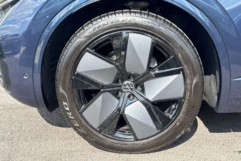 MJ75JFG Volkswagen Touareg 3.0 V6 TDI 4Motion 286 Black Edition 5dr Tip Auto **TOW BAR, DRIVER PACK** Thumbnail #11