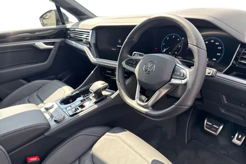 MJ75JFG Volkswagen Touareg 3.0 V6 TDI 4Motion 286 Black Edition 5dr Tip Auto **TOW BAR, DRIVER PACK** Thumbnail #13