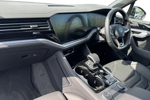 MJ75JFG Volkswagen Touareg 3.0 V6 TDI 4Motion 286 Black Edition 5dr Tip Auto **TOW BAR, DRIVER PACK** Thumbnail #14