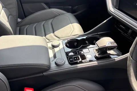 MJ75JFG Volkswagen Touareg 3.0 V6 TDI 4Motion 286 Black Edition 5dr Tip Auto **TOW BAR, DRIVER PACK** Thumbnail #22