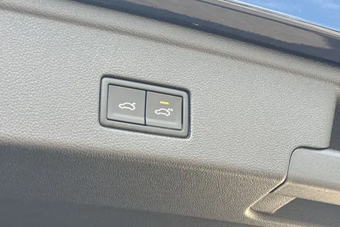 MJ75JFG Volkswagen Touareg 3.0 V6 TDI 4Motion 286 Black Edition 5dr Tip Auto **TOW BAR, DRIVER PACK** Thumbnail #25