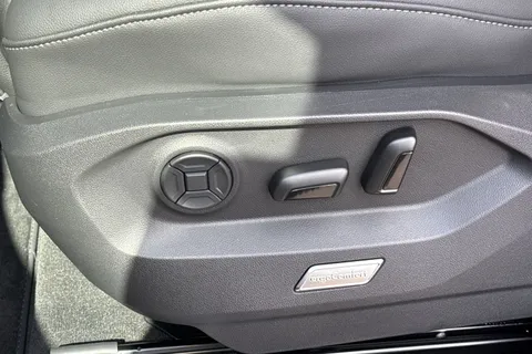 MJ75JFG Volkswagen Touareg 3.0 V6 TDI 4Motion 286 Black Edition 5dr Tip Auto **TOW BAR, DRIVER PACK** Thumbnail #32