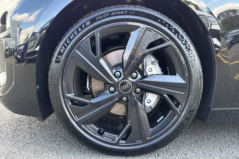  Audi A6 E-Tron Avant 100kWh Black Edition Auto quattro 5dr Thumbnail #13