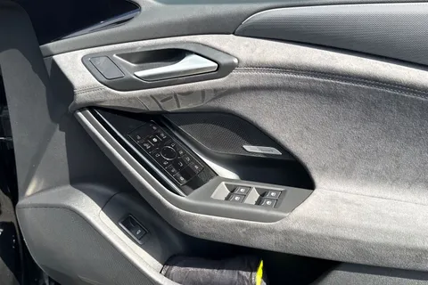  Audi A6 E-Tron Avant 100kWh Black Edition Auto quattro 5dr Thumbnail #21