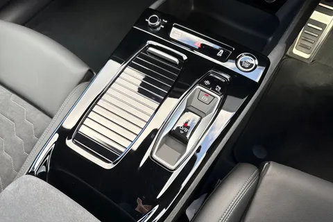  Audi A6 E-Tron Avant 100kWh Black Edition Auto quattro 5dr Thumbnail #23