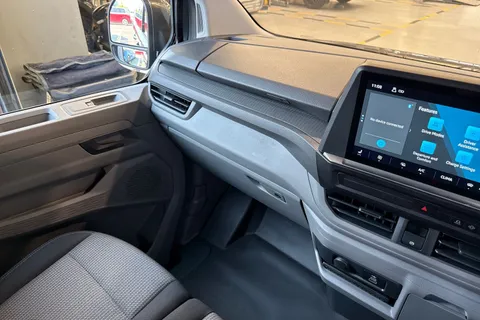 KY25PLF Volkswagen E-Transporter SWB 136PS 65kWh Electric Panel Van Thumbnail #20