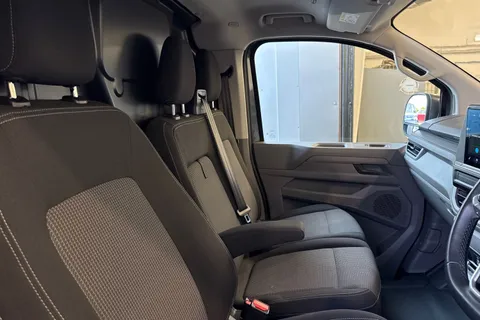 KY25PLF Volkswagen E-Transporter SWB 136PS 65kWh Electric Panel Van Thumbnail #24