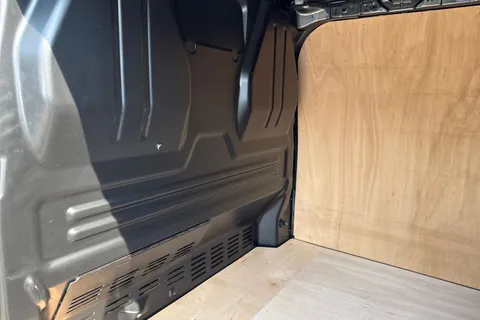 KY25PLF Volkswagen E-Transporter SWB 136PS 65kWh Electric Panel Van Thumbnail #39