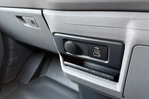 KY25PLF Volkswagen E-Transporter SWB 136PS 65kWh Electric Panel Van Thumbnail #53