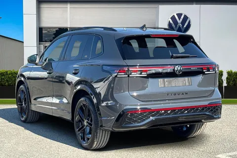  Volkswagen Tiguan 2.0 TDI R-Line DSG Euro 6 (s/s) 5dr Thumbnail #3