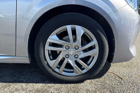 7 of 64 for PEUGEOT 208 1.2 PureTech Active Euro 6 (s/s) 5dr