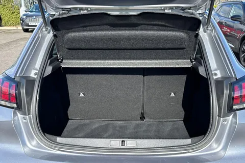 10 of 64 for PEUGEOT 208 1.2 PureTech Active Euro 6 (s/s) 5dr