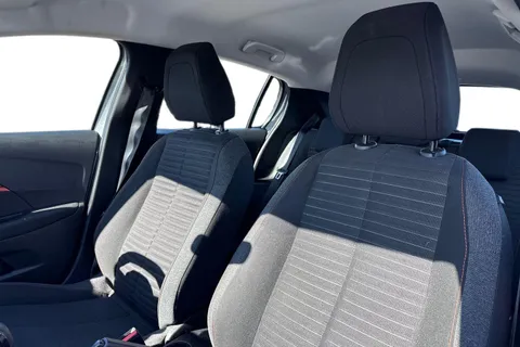 11 of 64 for PEUGEOT 208 1.2 PureTech Active Euro 6 (s/s) 5dr